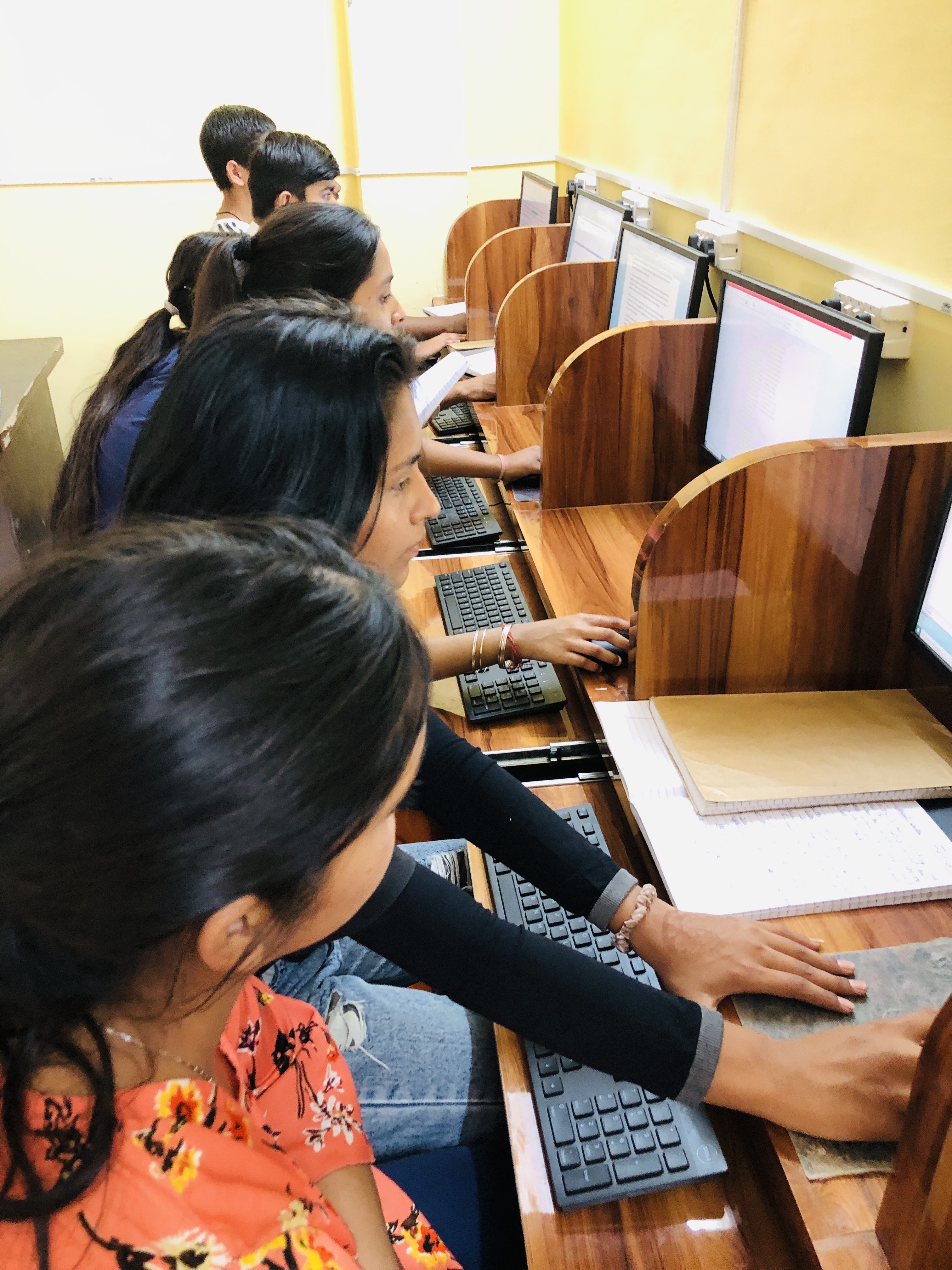 Learn Computer Skills With Samoon Computer Training Institute 
